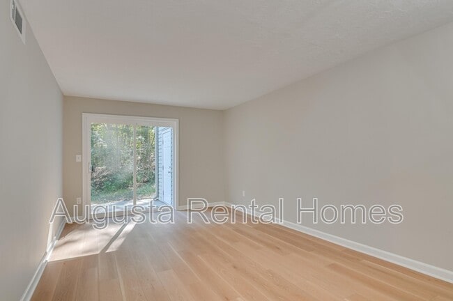 Photo - 2806 Thomas Ln