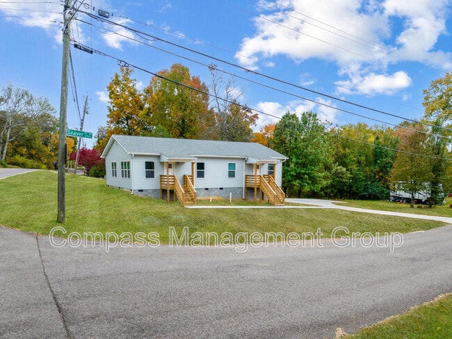 Photo - 6900 Seaver Dr NW
