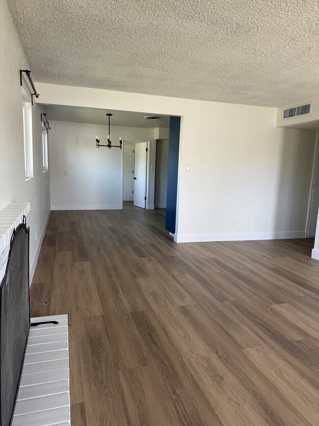 Photo - 1201 El Tejon Ave House