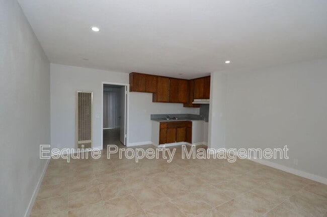Photo - 1834/1840/1850 PERICLES ST Unit 1850C