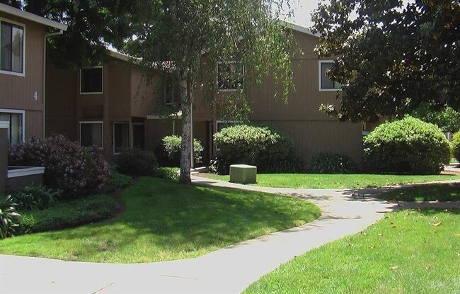 Photo - 820 W 4th Ave Apartment