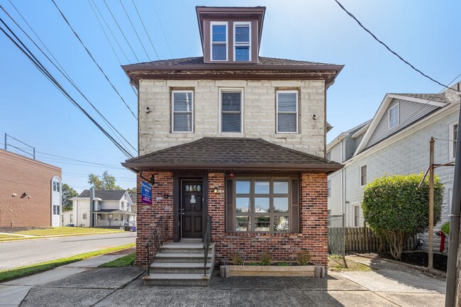 Building Photo - 688 N Broad St