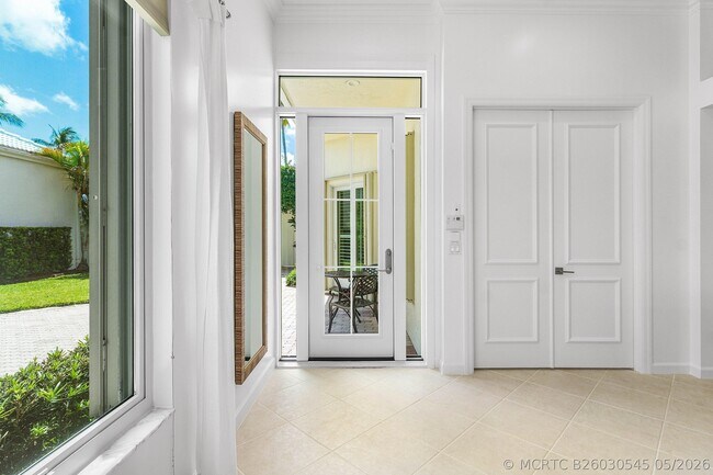 116 Coral Cay Dr