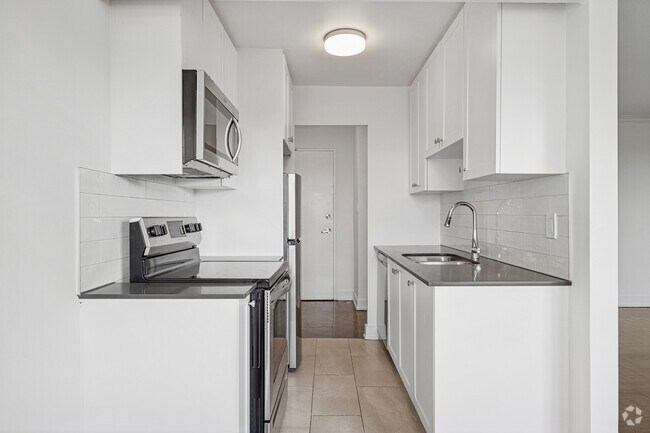 2BR, 1BA - 799SF - Kitchen - 286 Finch Avenue W