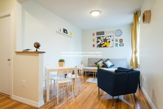 Building Photo - 58 Queensberry St Unit 19