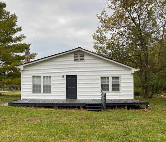 Building Photo - Quiet Country Living on 1 Acre in Murfreesboro! - 3br 2ba