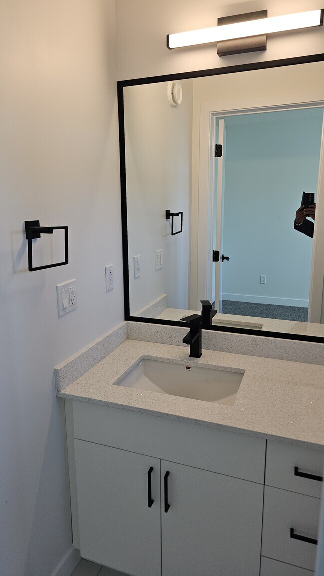 Photo - 18120-18128 28 Ave SW