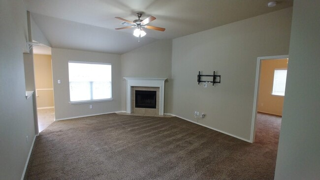 Living - 1206 Abbey Rdg