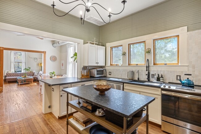 Photo - 421 Spofford Ave