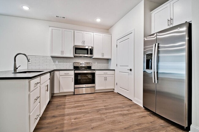 Photo - Big Creek Golf Course - 3 Bed 2 Bath Double Garage (Newer Construction)