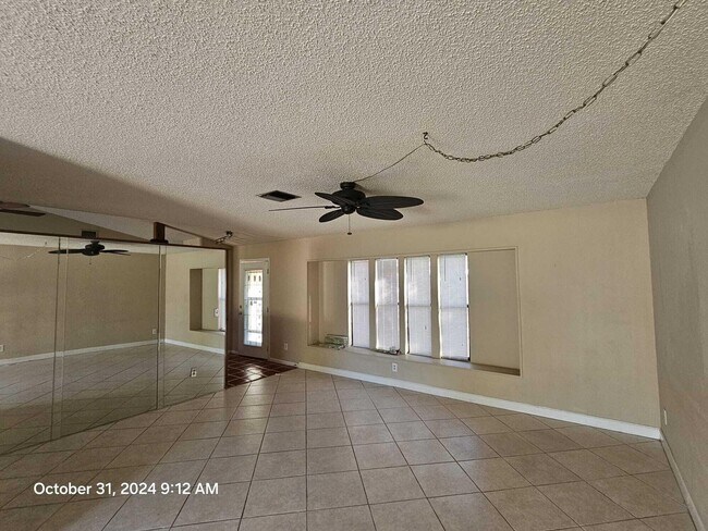 Photo - 788 SE River Ct