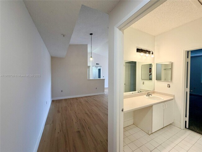 Photo - 6984 SW 39th St Unidad H304