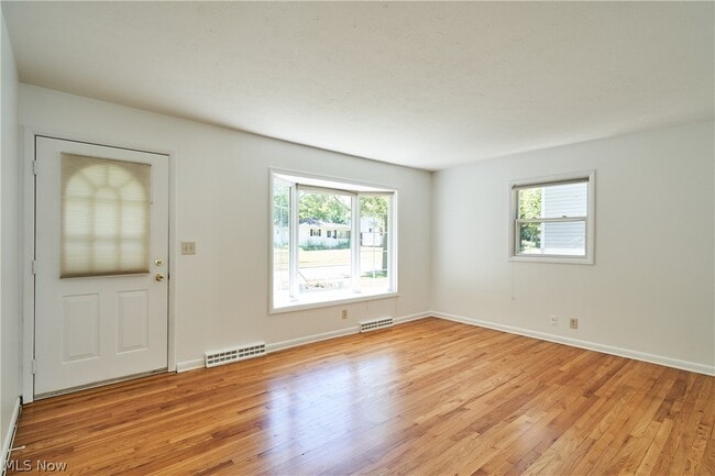Photo - 1056 Endicott Dr