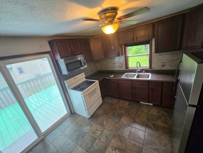 Photo - AVAILABLE NOW! - 3 Bed, 1 Bath Home In Cloquet!