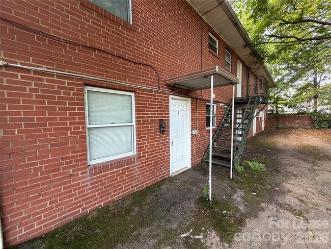 Photo - 325 Chambers St