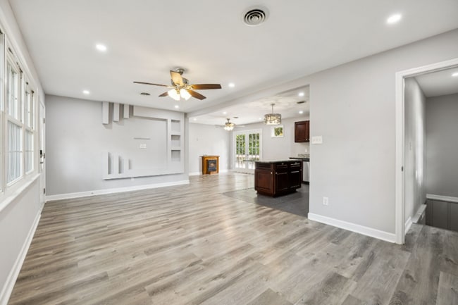 102 Warren Pl
