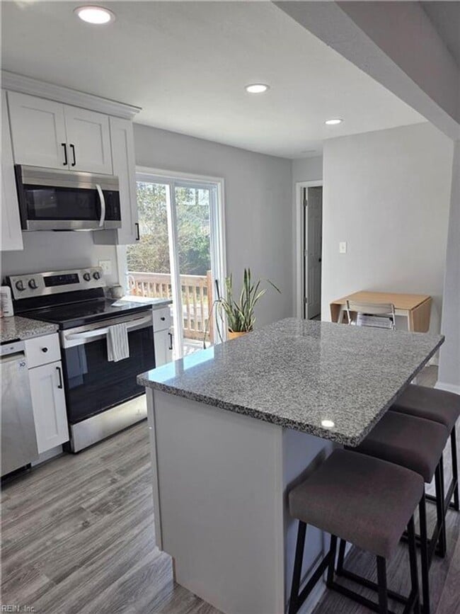 Photo - 1853 Springwood St