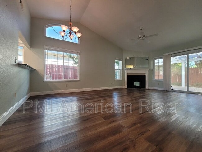 Photo - 5628 Bolton Way