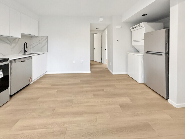 Photo - 9307-9123 123 Ave NW