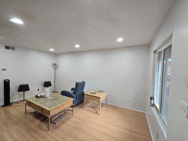 Photo - 2321 Highbury Ave Unidad 55