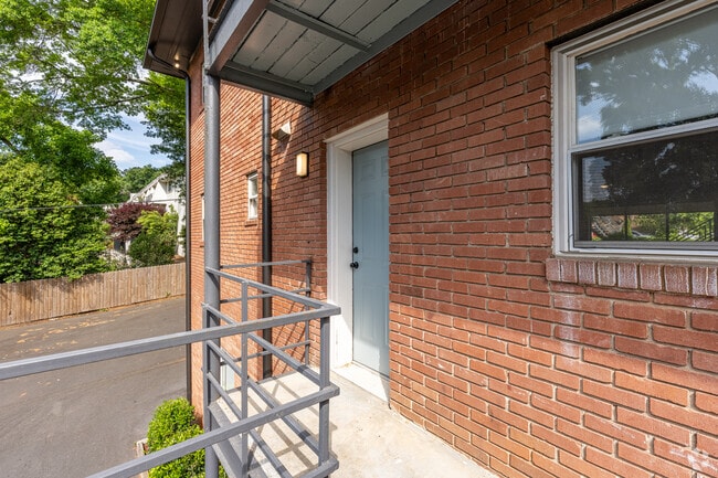 2BR, 1BA - 1,100SF - Balcony