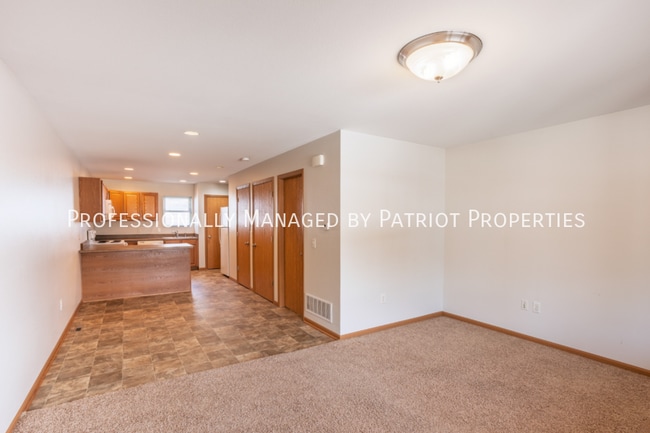 Photo - 827 Hawkeye Dr