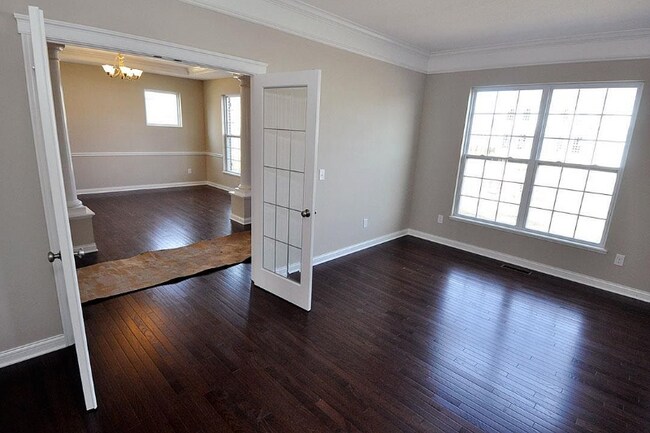 Photo - 243 Balsamine Dr