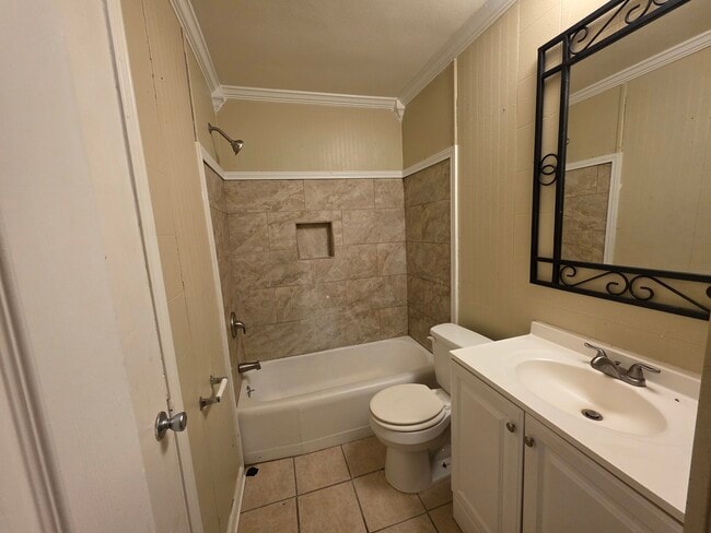 Photo - 2135 Richmond St