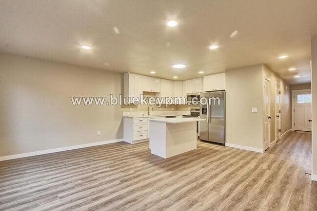 Photo - 209 Cloverdale Rd