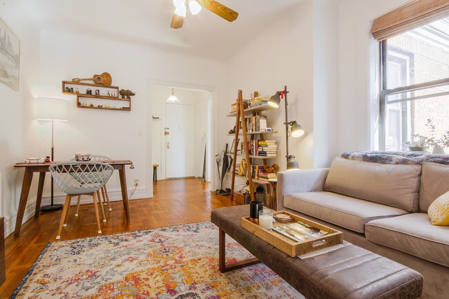 Photo - 135 W 16th St