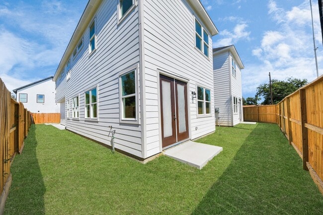 Building Photo - 4129 E Toliver St