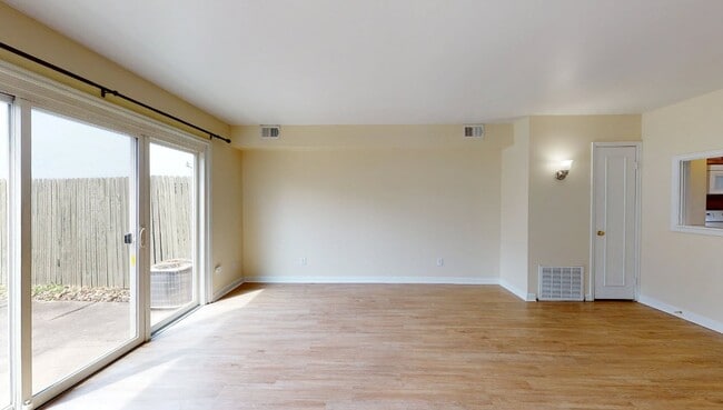 Área de estar - Carriage Hill Townhomes