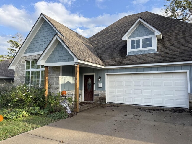 Photo - "Charming 3-Bed Home with 2.5 Baths & Spacious 2296 Sq Ft in Waco!"