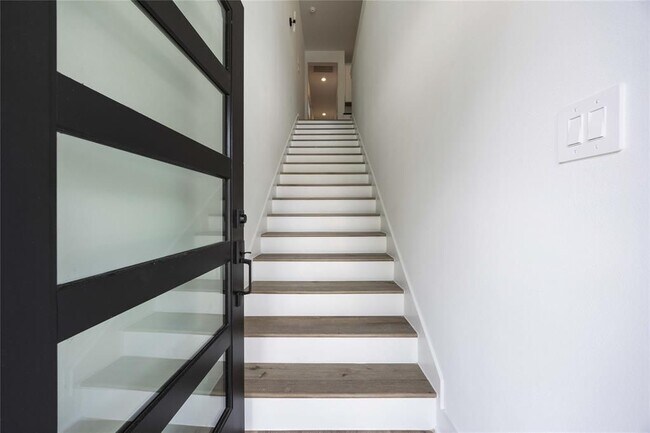 Photo - 8019 Cora St