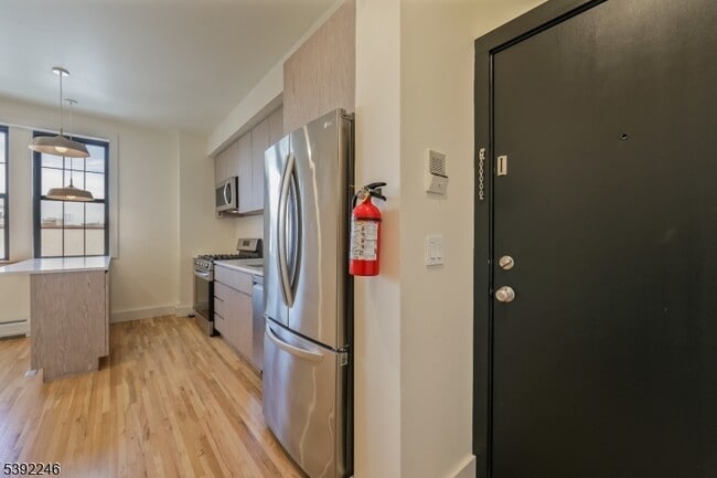 Photo - 37 N Dean St