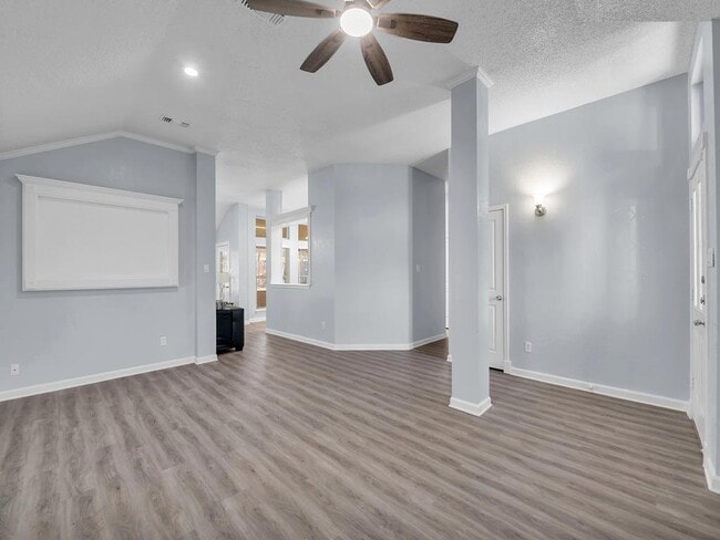 Photo - 307 Illinois Dr