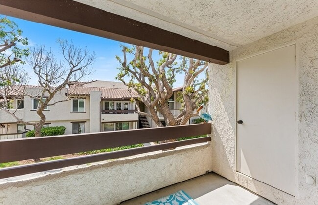 Building Photo - 21372 Brookhurst St Unit 226