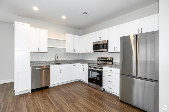 2BR, 2BA - 1,098SF - Castlewood - Kitchen - Prose at Parkvale