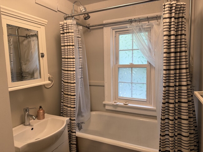 Bathroom - 427 19th Ave NE Unit 2