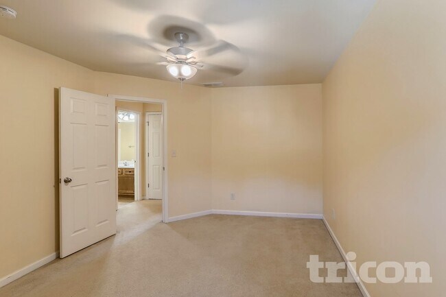 Photo - 281 Oakland Hills Way