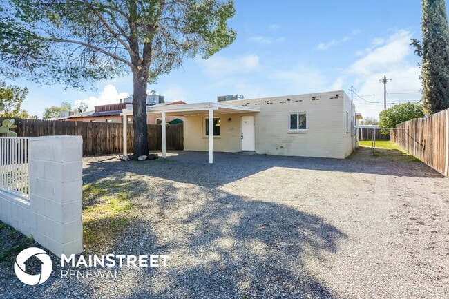 Building Photo - 2214 E Eastland St Rental