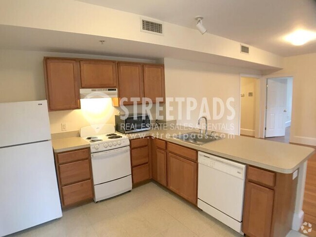 Building Photo - 2 bedroom in Cambridge MA 02139 Rental