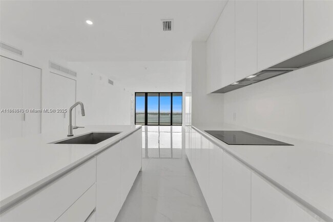 Photo - 700 NE 24th St Unidad 4806