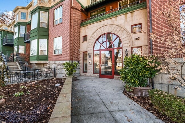 Photo - 2 Bedroom 2 Bathroom Condo in Hyde Park Place Unit 218