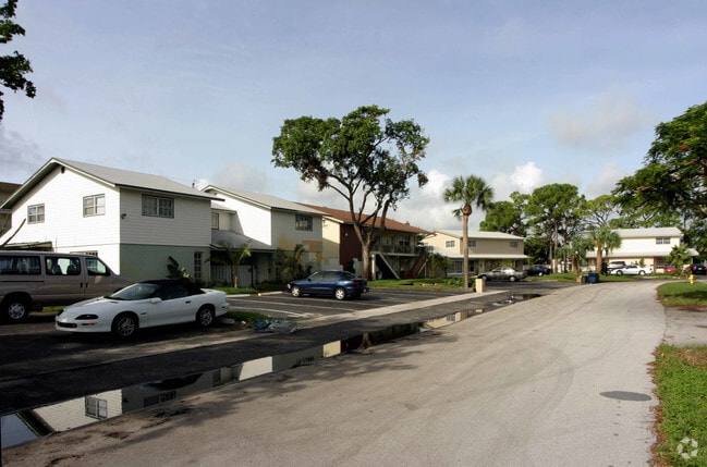 Photo - Deerfield Place Apartments & Townhomes