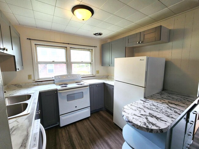 Photo - 215.5 S Governor St