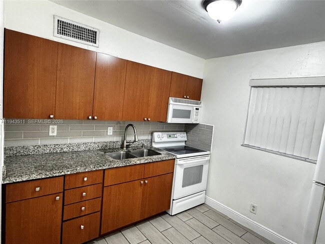 Building Photo - 30 SE 4th Ave Unit 110