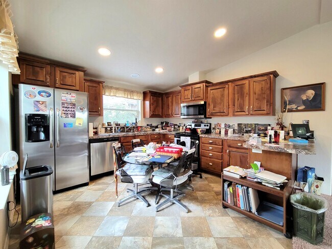 Photo - 114 First Ave E