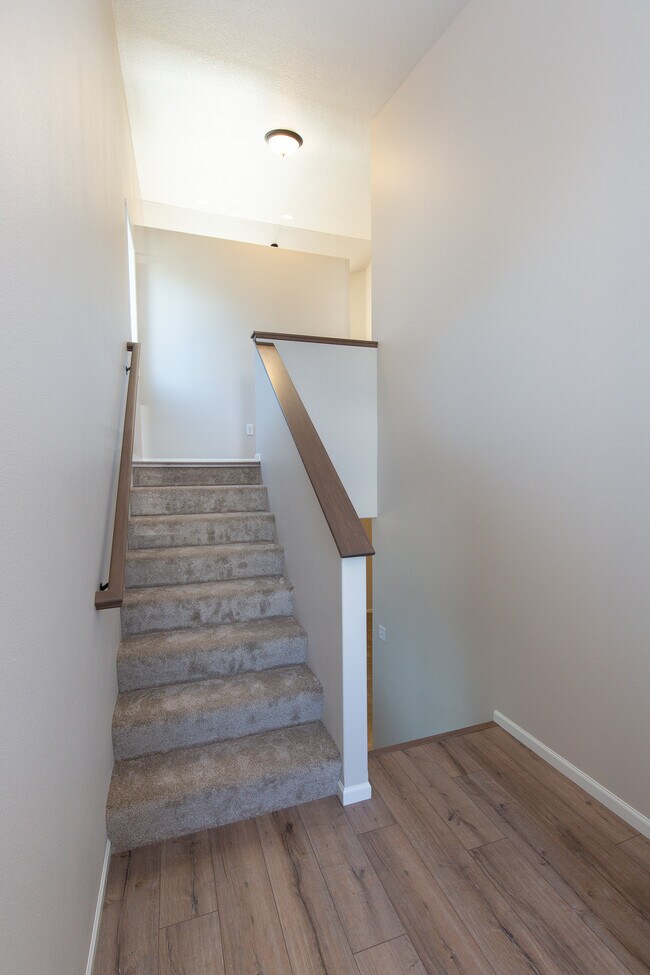 Photo - 2749 Divide St W