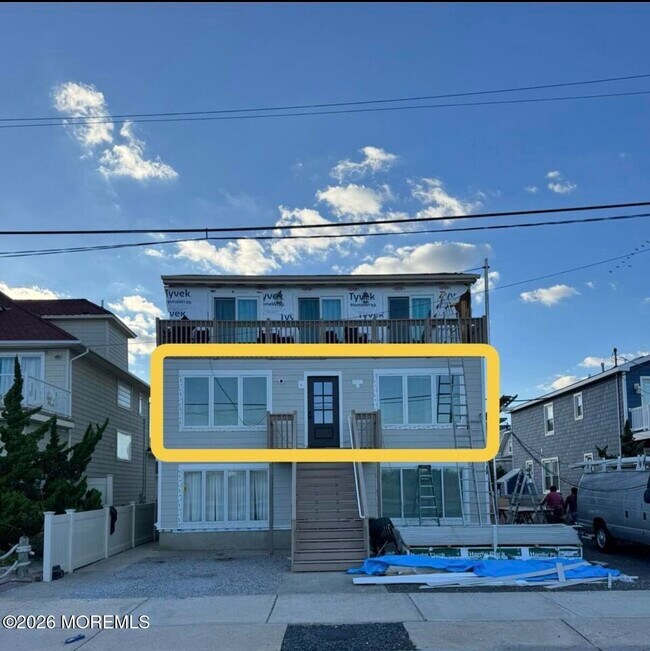 Building Photo - 1105 N Ocean Ave Unit B3